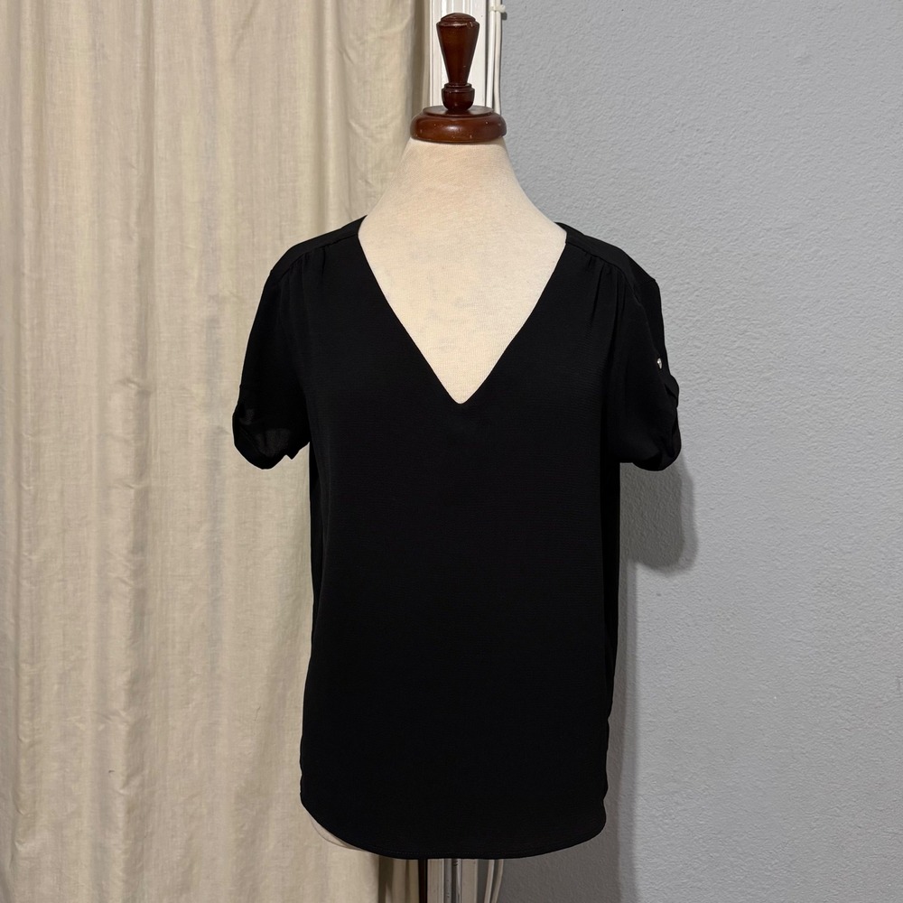 Lily Black Women Black Short Sleeve V Neck Roll Tab Sleeve‎ Blouse Top L